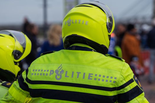 Politie nieuws Schiedam met agenten en afzetting op de Broersvest in Schiedam-Centrum