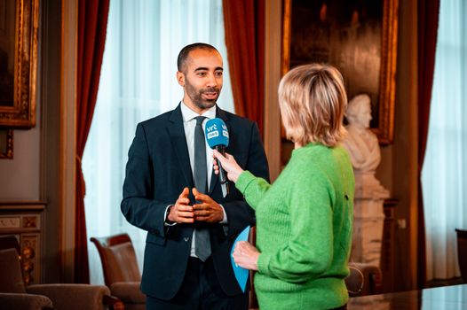 Gemeentehuis in Denieuws, illustratie bij wat verdient de burgemeester van denieuws