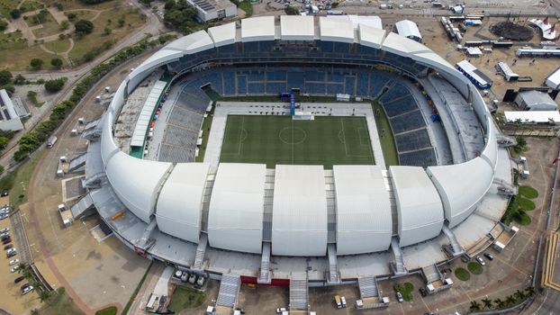 Scherm in sportcafé in Denieuws met wk voetbal wedstrijden en supporters in oranje