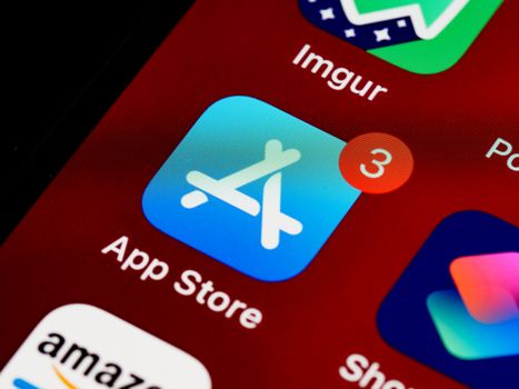iPhone met scherm voor iOS update en software-updatevenster open