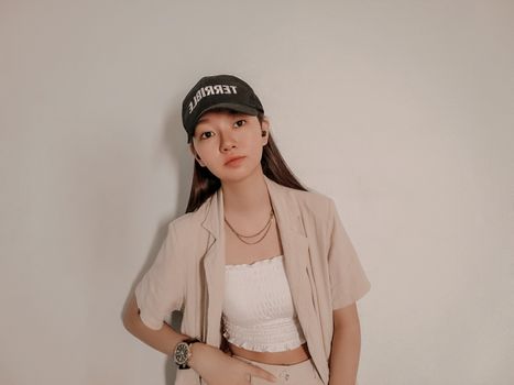 Jessica C influencer met verzorgde beautylook tijdens een stijlvol lifestyle-evenement
